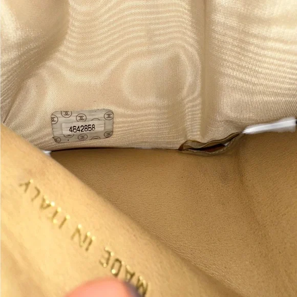 Authentic Chanel beige caviar wallet. - Picture 6 of 6